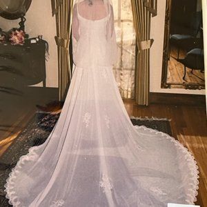 David's Bridal White Wedding Dress detach/Train WOW! Size 6 OLEG CASSINI